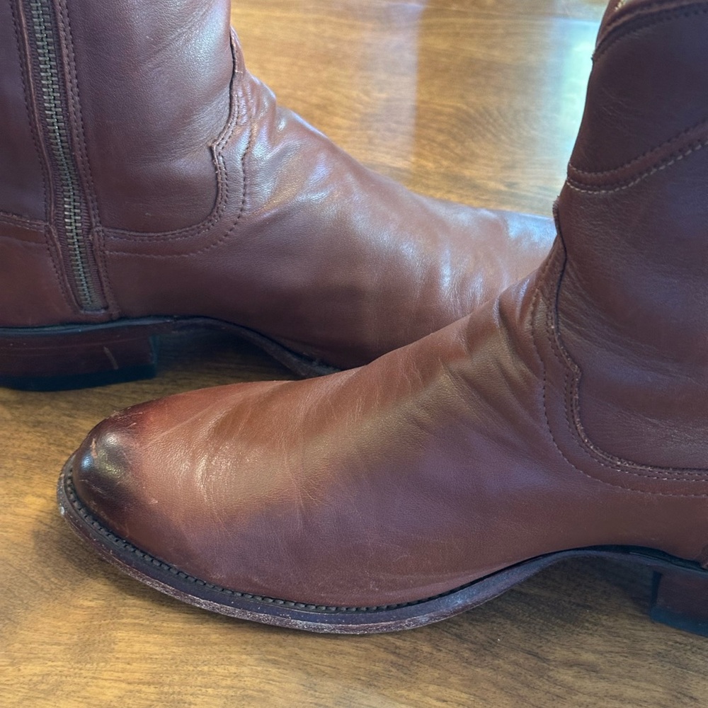 TecovasThe Dean in Hazelnut, gently worn normal signs of wear and tear